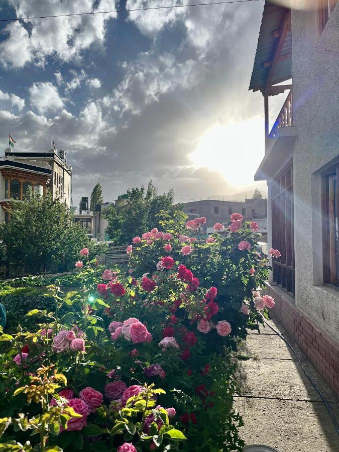 Chakzot Garden House Hotel Leh Luaran gambar