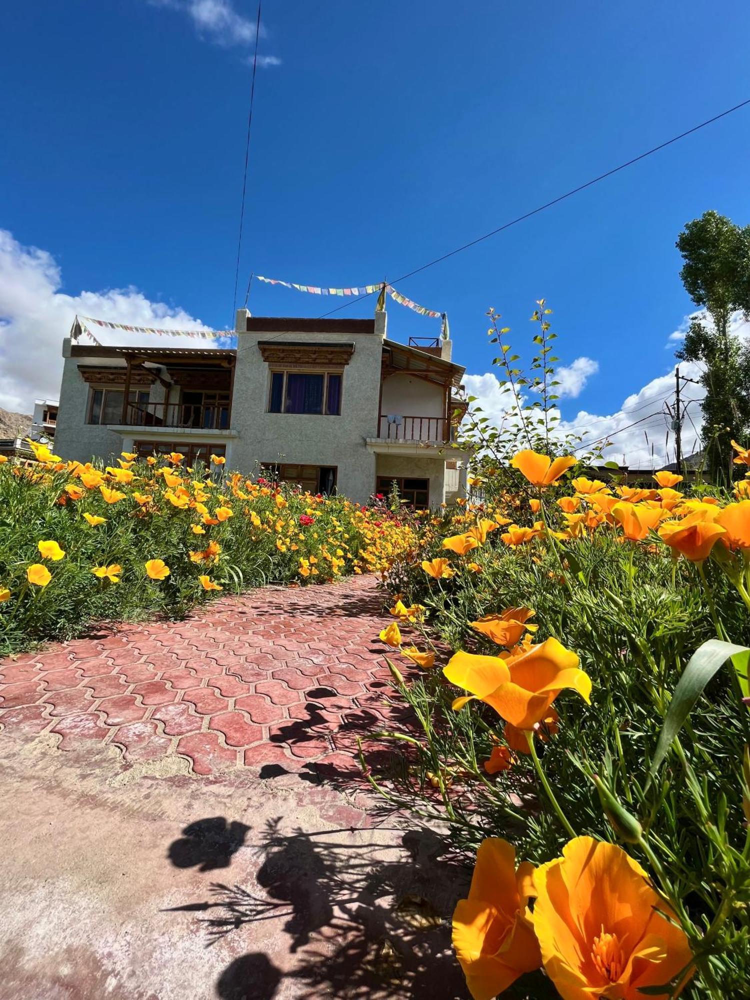 Chakzot Garden House Hotel Leh Luaran gambar
